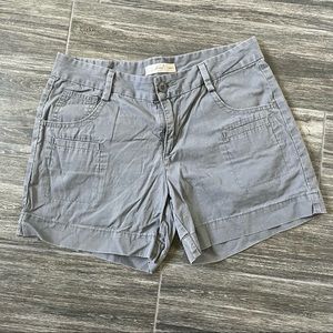 Levi’s shorts gray Sz 2 with pockets
